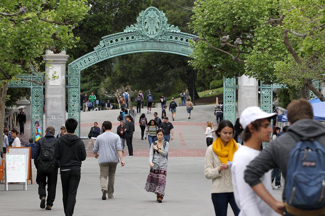 California Bill Would Expand College Financial Aid to Asylum Seekers