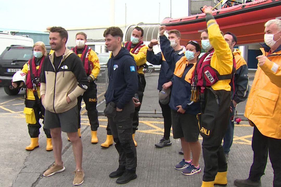 Irish Fishermen Find 2 Paddleboarders Clinging to Lobster Pot Missing at Sea for 15 Hours