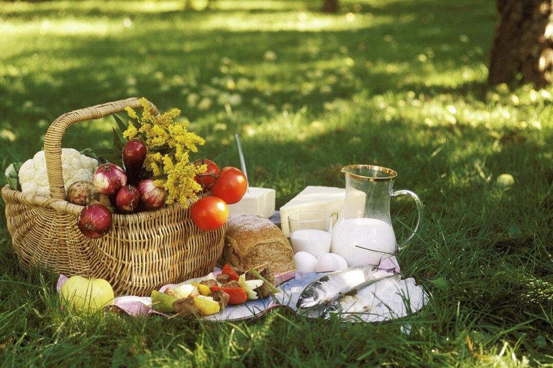 On the Importance of Eating Outdoors