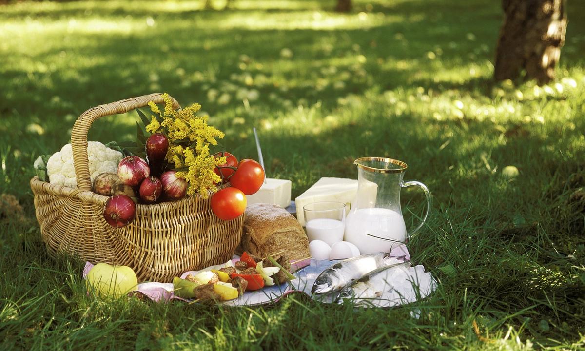 On the Importance of Eating Outdoors