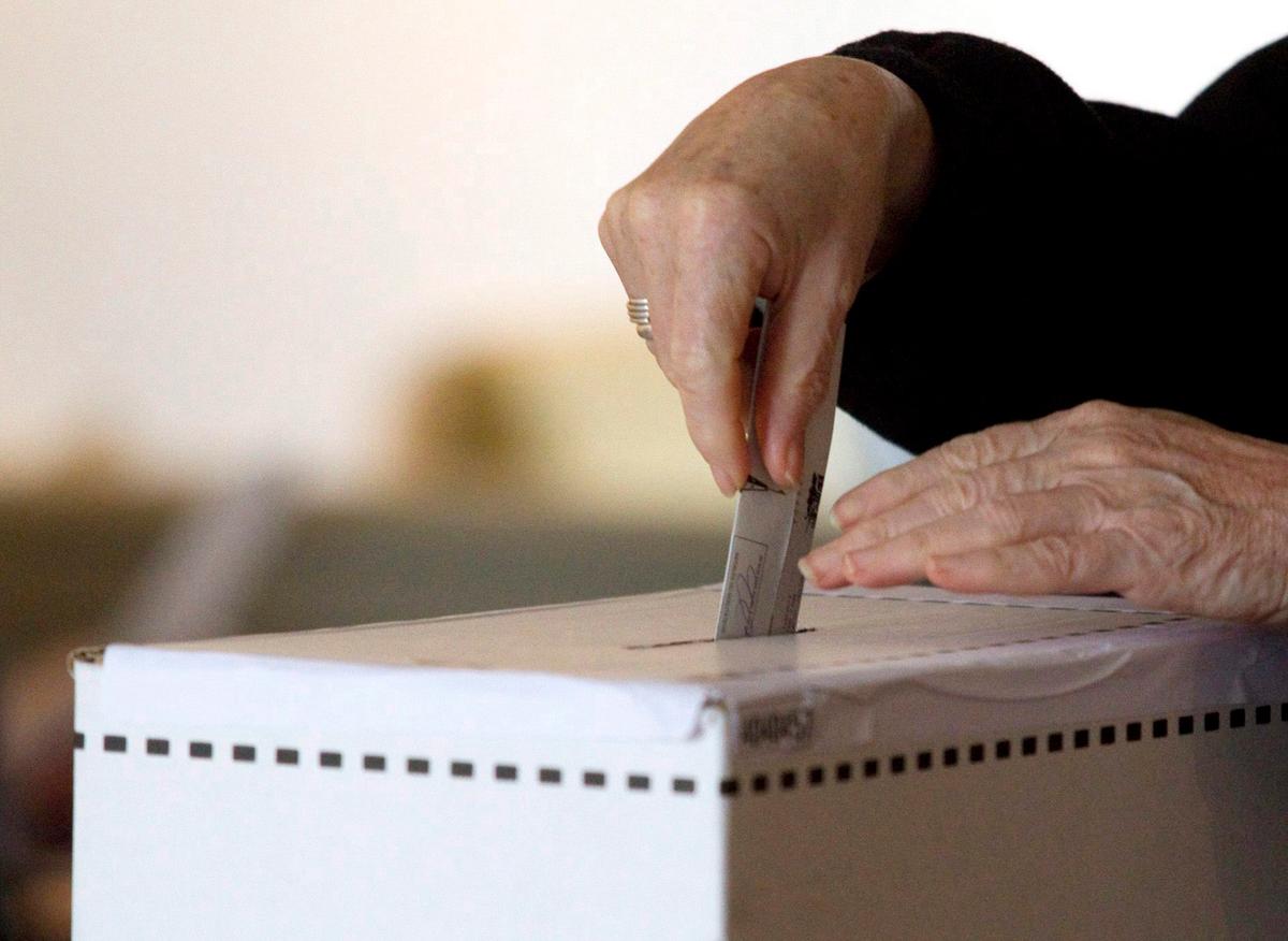 Nearly Half of Canadians Want Early Federal Election: New Poll