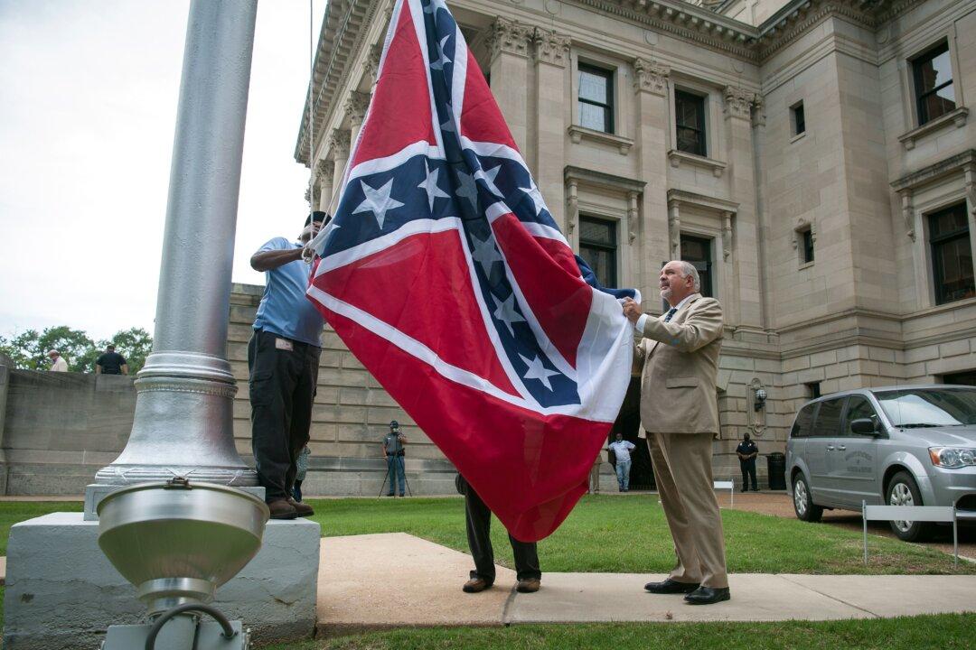 Mississippi Group Fights to Revive Rebel-Themed State Flag