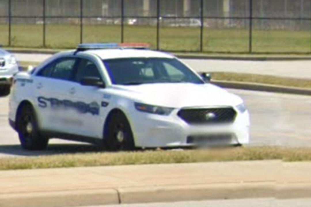 Indiana Cop Assists 12-Year-Old Running His Lemonade Stand Operation: ‘I Trust Cops’
