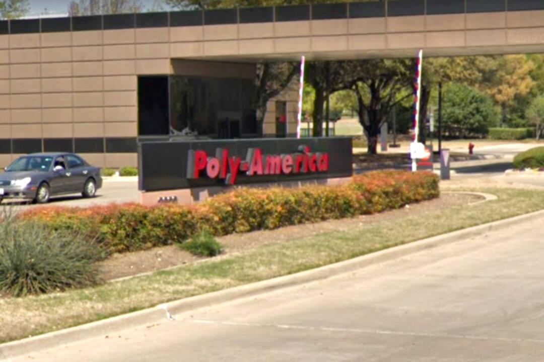 Firefighters Contain Large Blaze at Dallas-Area Factory