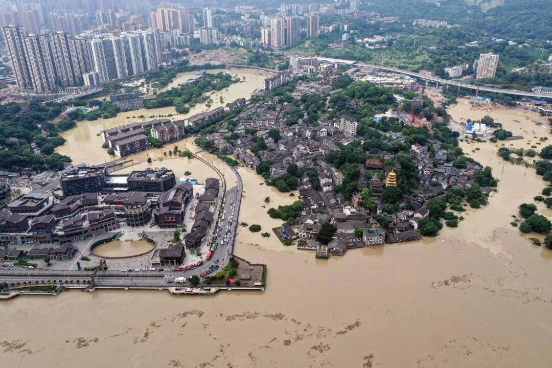 Chinese Officials Warn That Worst Yet to Come as Flooding Reaches New Record