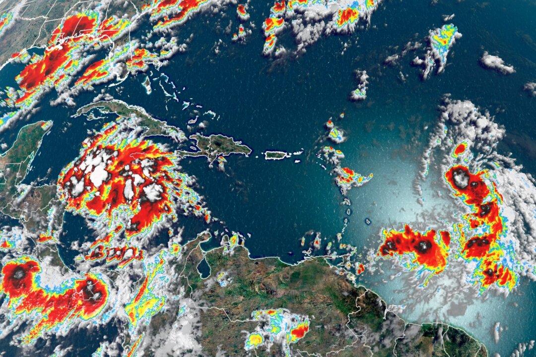2 Tropical Systems Could Threaten the Gulf Coast at the Same Time