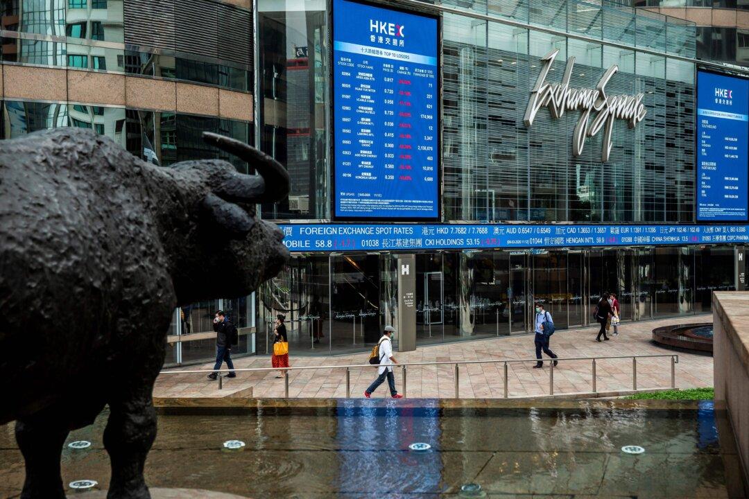 Chinese Money Pours Into Hong Kong as It Becomes Stock Gambling Paradise