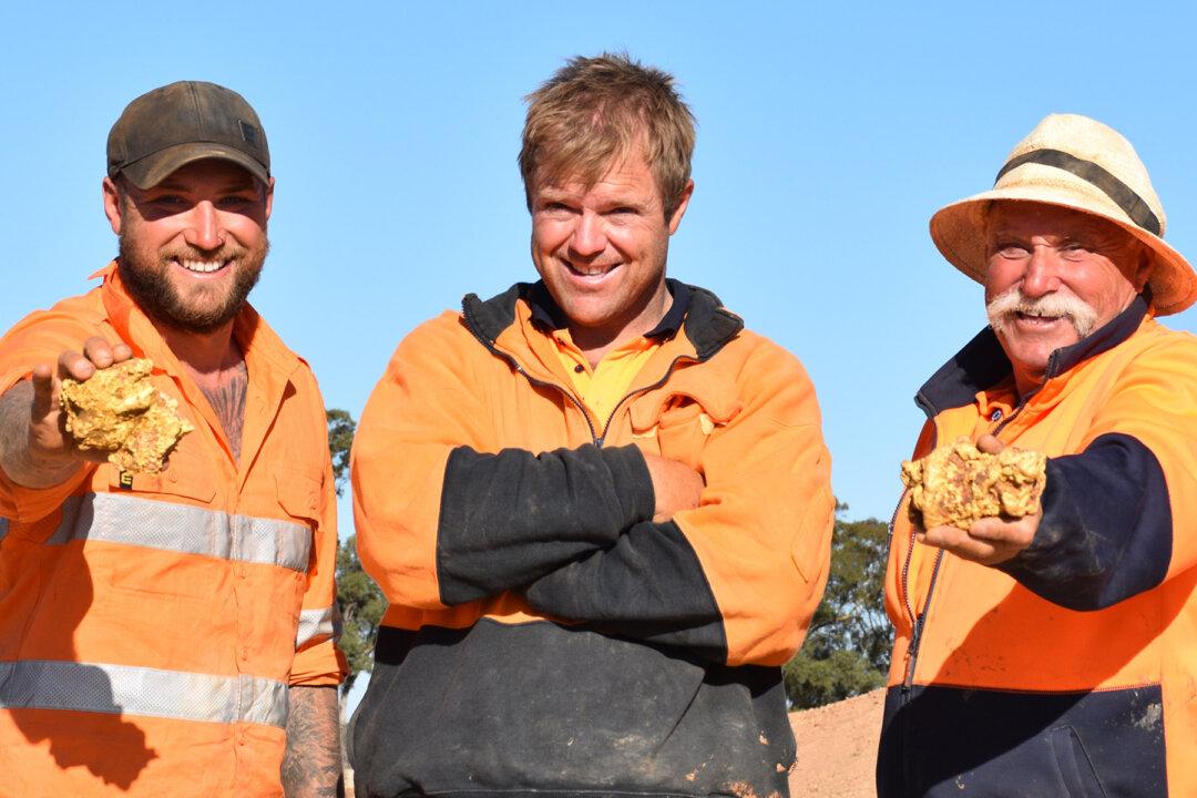 Two Giant Gold Nuggets Worth $250,000 Found in Australia