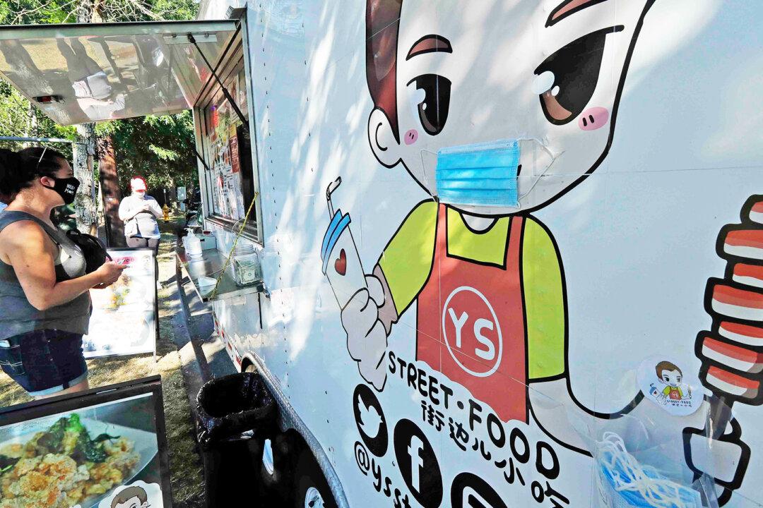 Food Trucks Hit by Lockdown Measures Find New Foodies in Suburban Neighborhoods