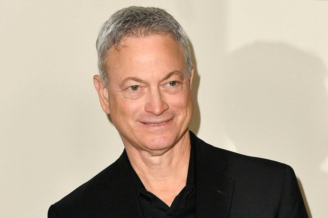 Gary Sinise Receives Humanitarian Award and ‘Proud Salute’ for Serving America’s Military