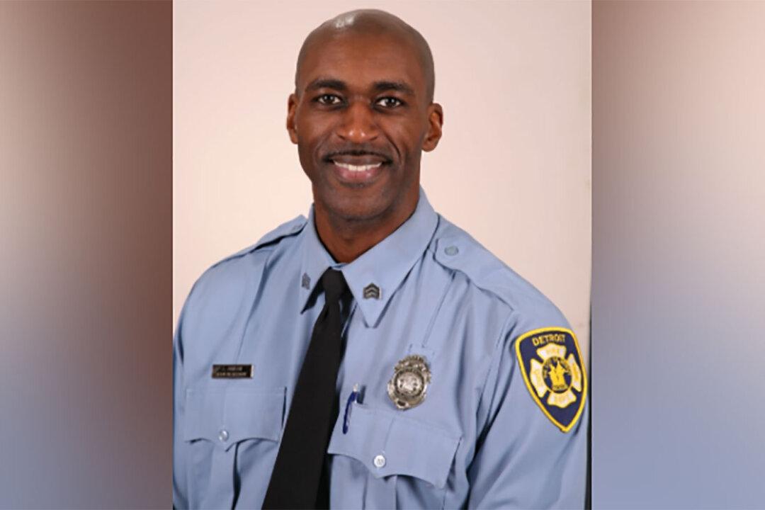 Detroit Firefighter Dies Rescuing 2 Small Girls in River