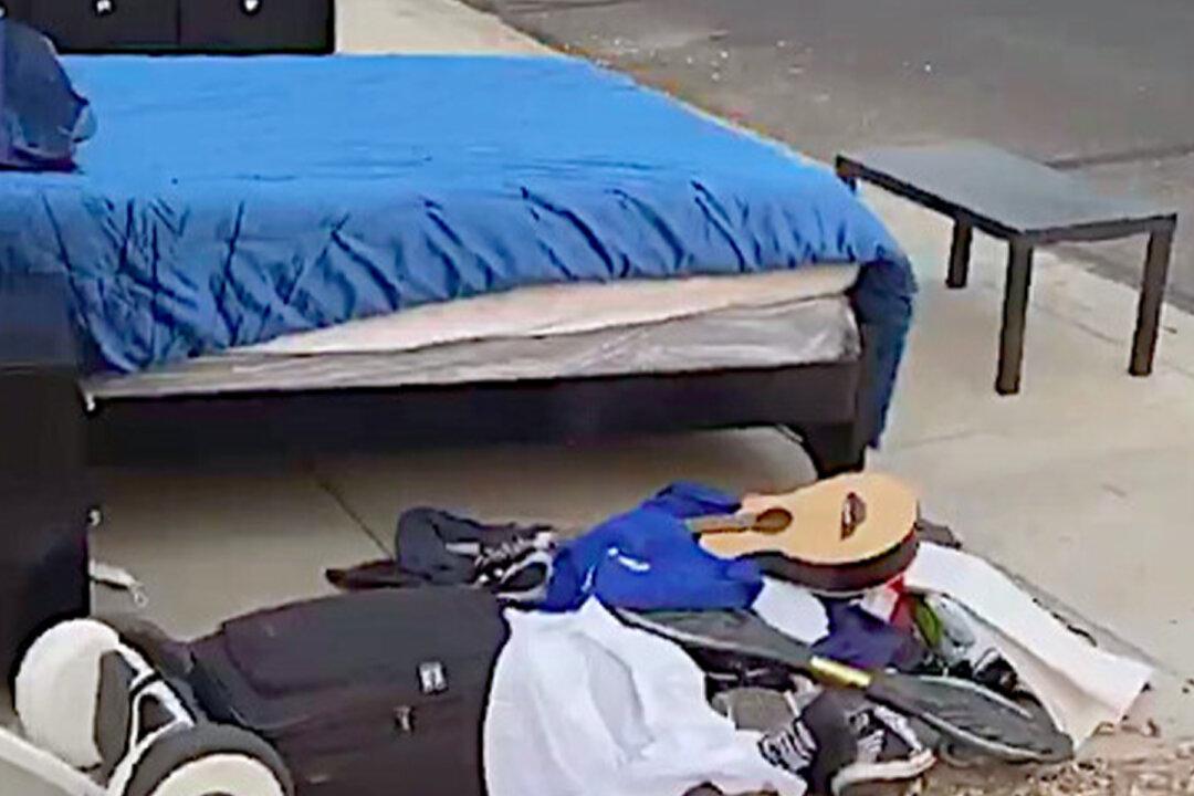 Dad Gives Away Teen Son’s Belongings After He ‘Steals’ Family’s Car for Joyride