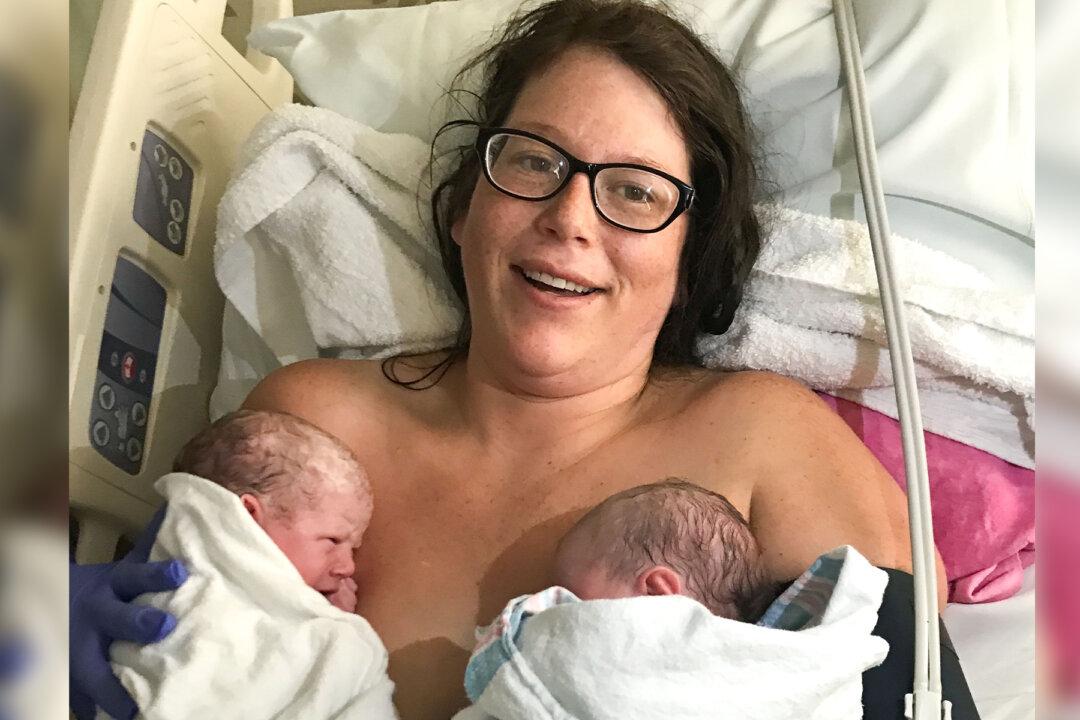 Mom Startled as She Welcomes a Surprise Twin Two Minutes After the Birth of Her Daughter