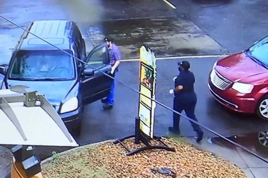 Taco Bell Employee Saves a Man’s Life After He Passed Out in the Drive-Thru in Tennessee
