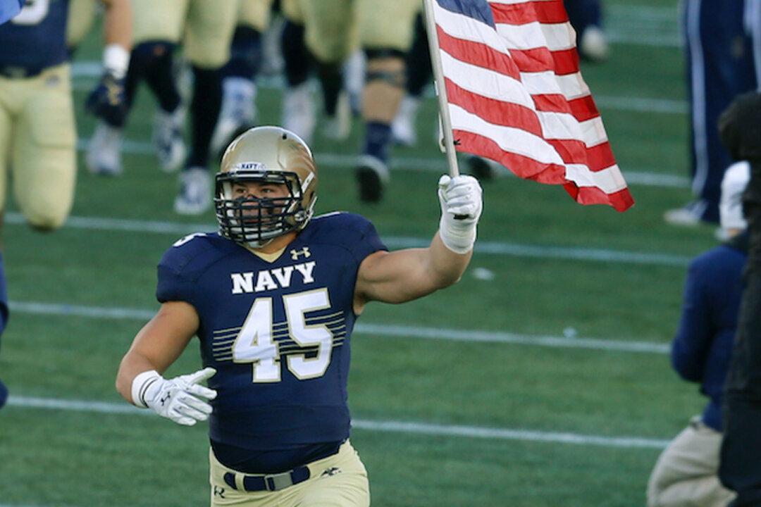 US Marine Signed by New England Patriots After 5-Year Football Hiatus to Serve His Country