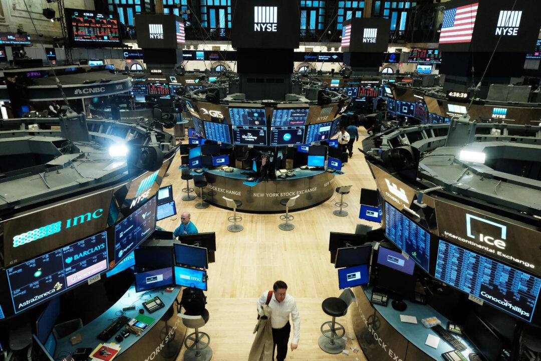 Pandemic’s Effect on Wealth Gap Unclear Even as US Stocks Reach New Highs