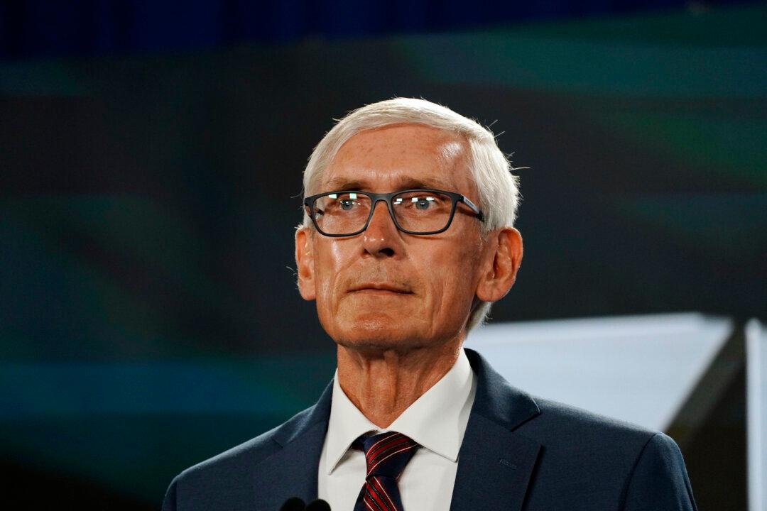 Wisconsin Governor Partially Vetoes State Budget, Increases School Funding for 40 Decades
