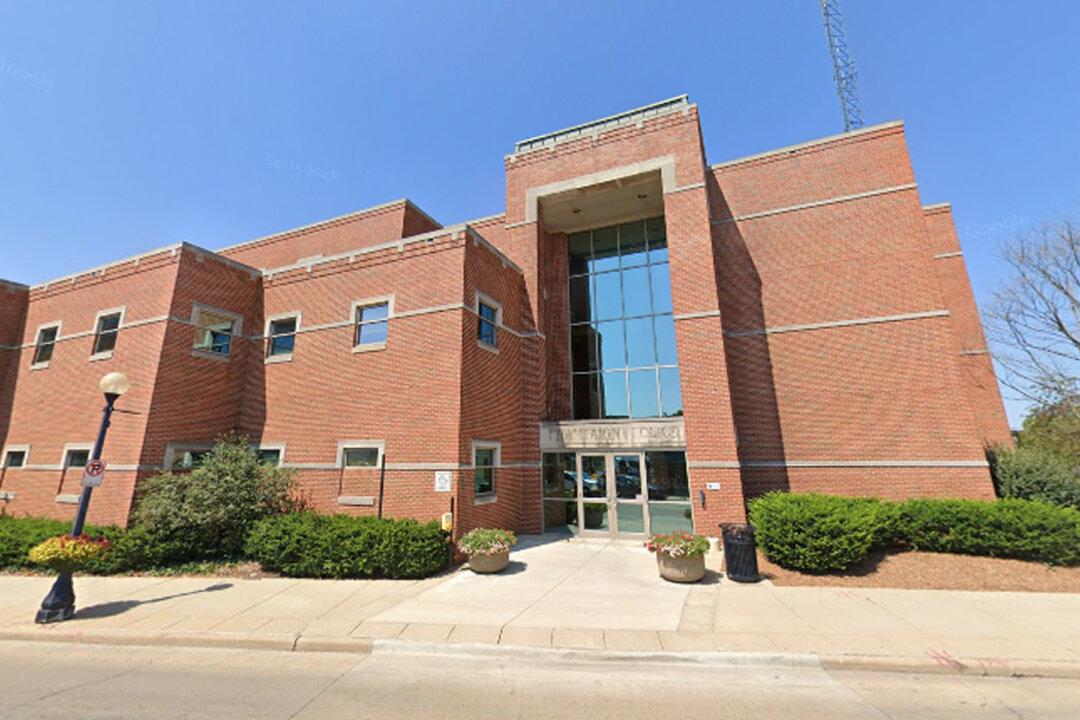 Hundreds Gather to Support Illinois Police After Vandals Deface Department Headquarters