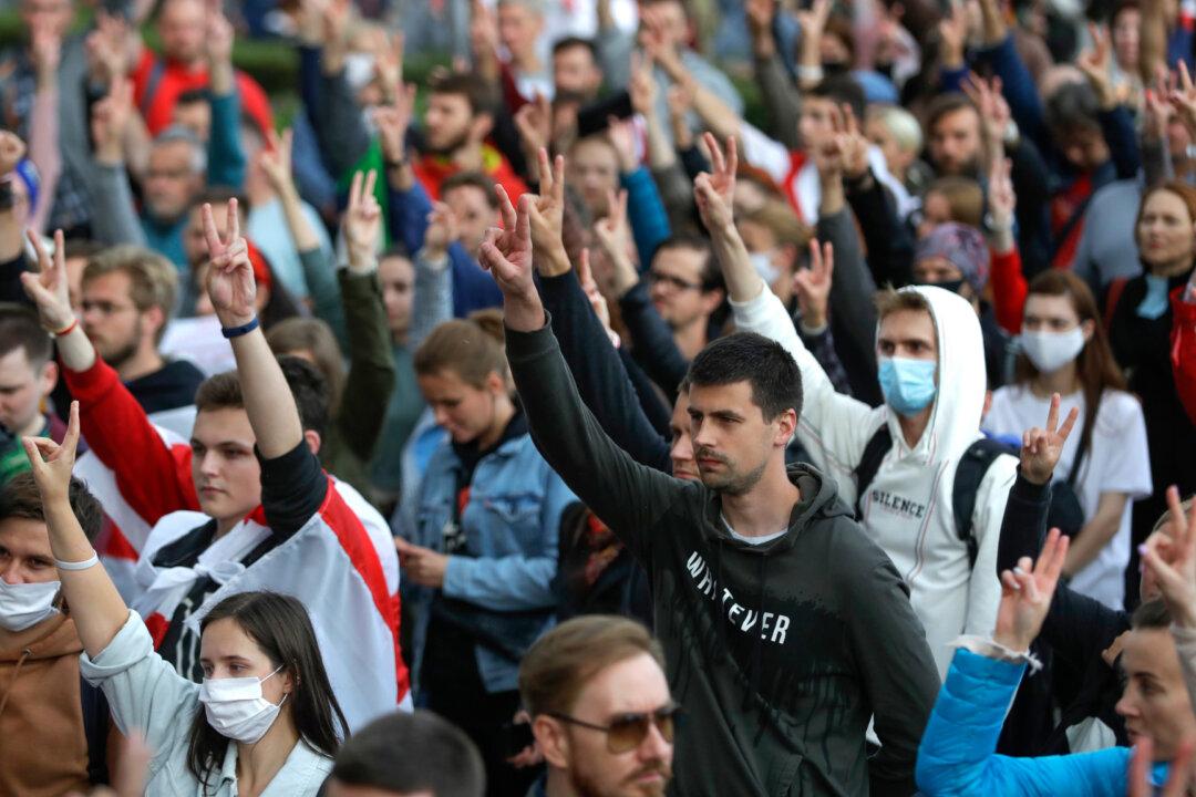 EU Firms up Belarus Blacklist as OSCE Offers to Mediate