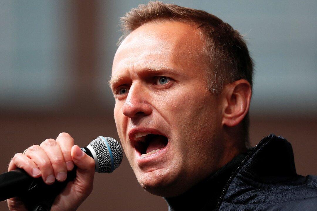 NATO Agrees Novichok Used on Navalny, Demands Probe