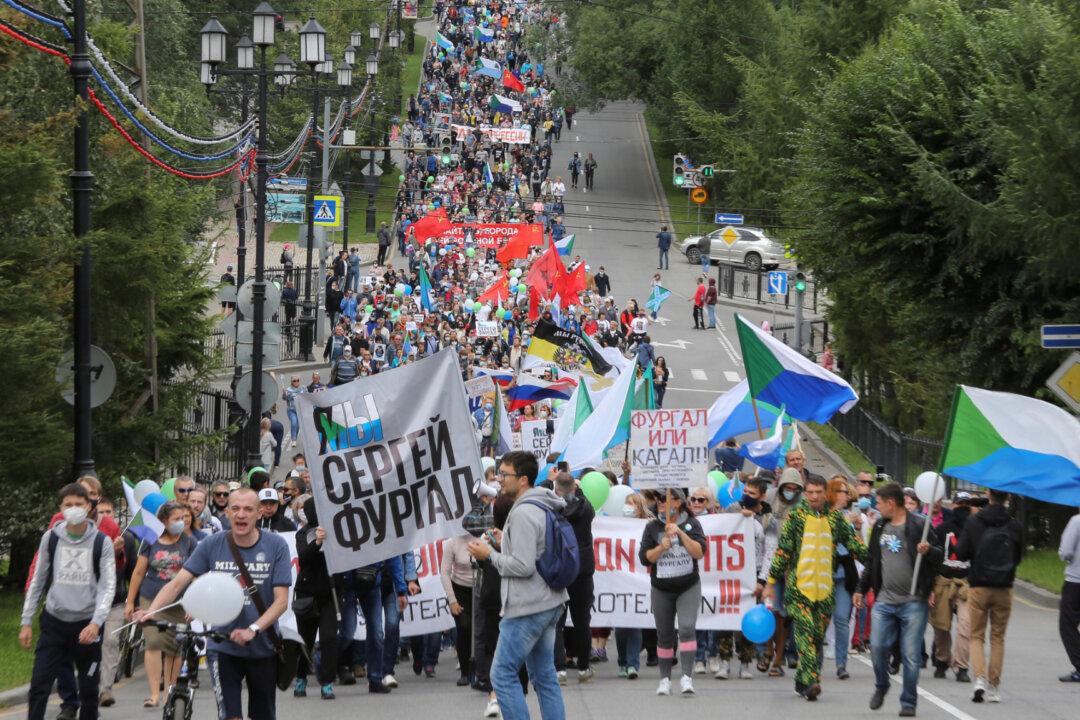 ‘Putin, Have Some Tea’: Russian City Holds Eighth Anti-Kremlin Protest