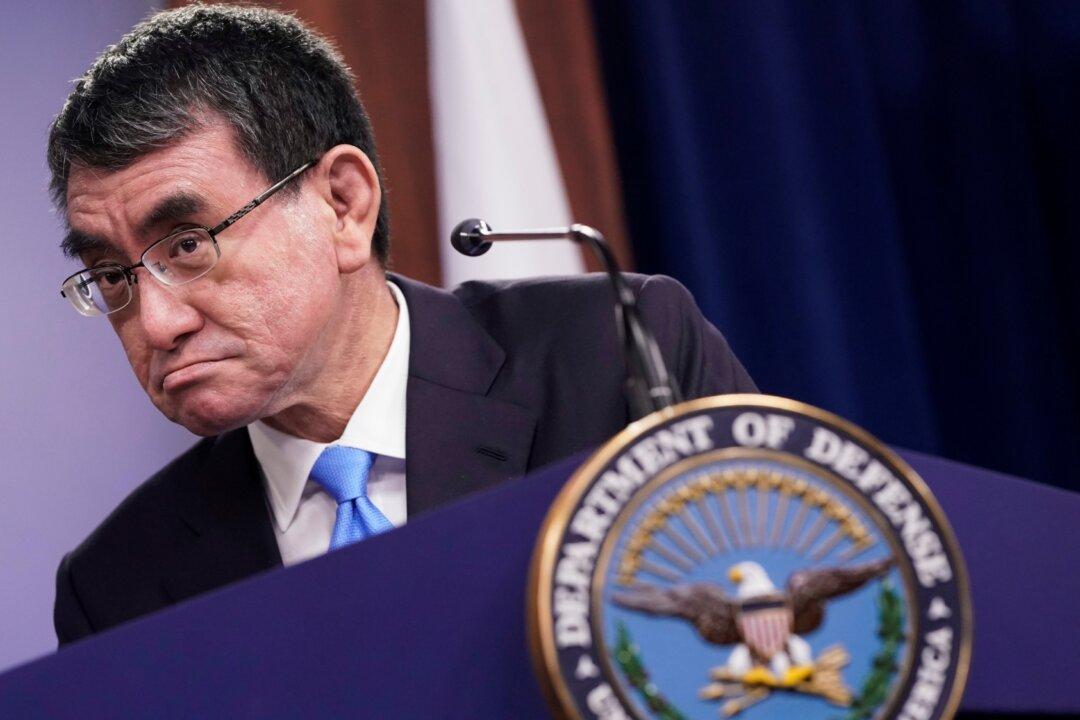 Japan, US Defense Chiefs Oppose Bid to Alter Status of Asian Waters