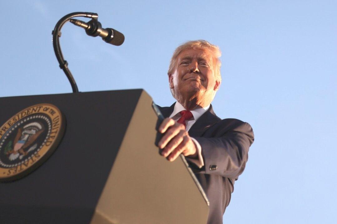 Trump Pays Japan’s Abe ‘Highest Respect,’ Plans to Call Him