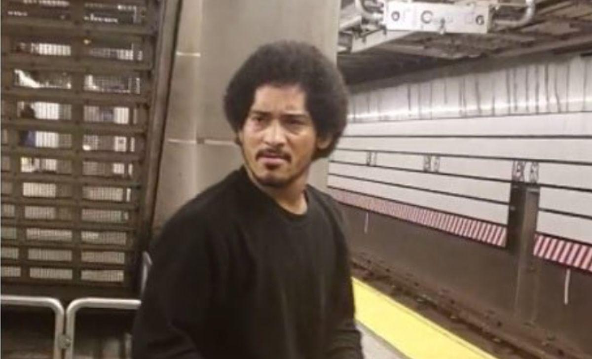 NYPD Hunts Suspect Who Tried to Rape Woman on Subway Platform