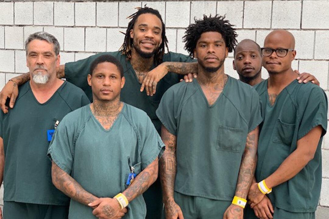 Georgia Prison Inmates Praised for Helping Rescue a Deputy Who Had a Stroke