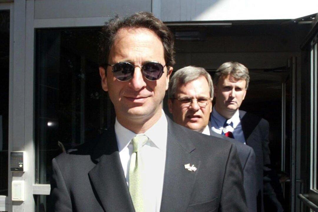 Former Top Mueller Prosecutor Dodges Question About Wiping His Phone