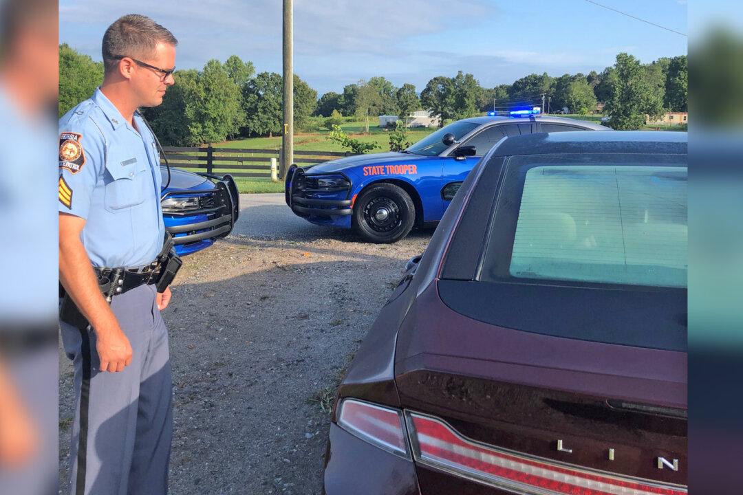Kind Sergeant Helps Disoriented Elderly Driver Stranded With No Gas and Dead Cell Phone