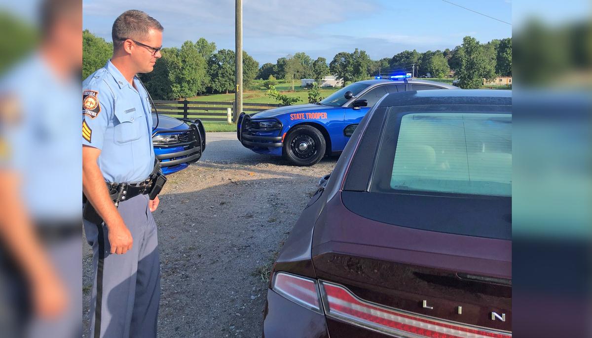 Kind Sergeant Helps Disoriented Elderly Driver Stranded With No Gas and Dead Cell Phone