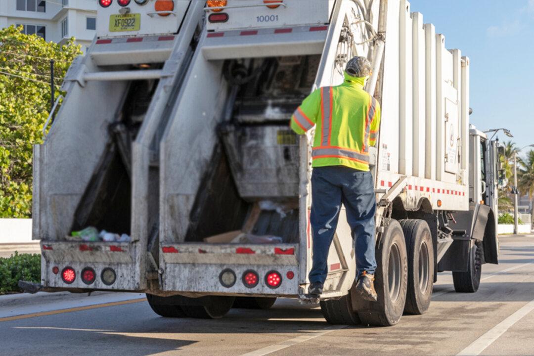 Dog Leads Sanitation Worker to Help 88-Year-Old Owner Who Collapsed on Hot Summer Day