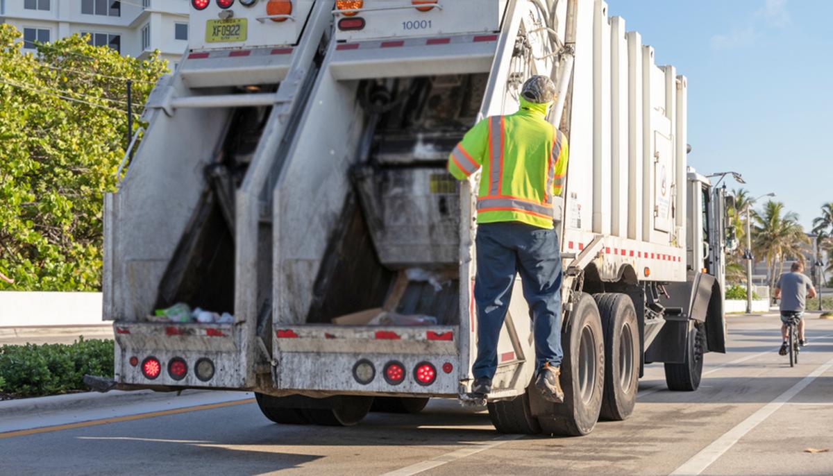 Dog Leads Sanitation Worker to Help 88-Year-Old Owner Who Collapsed on Hot Summer Day