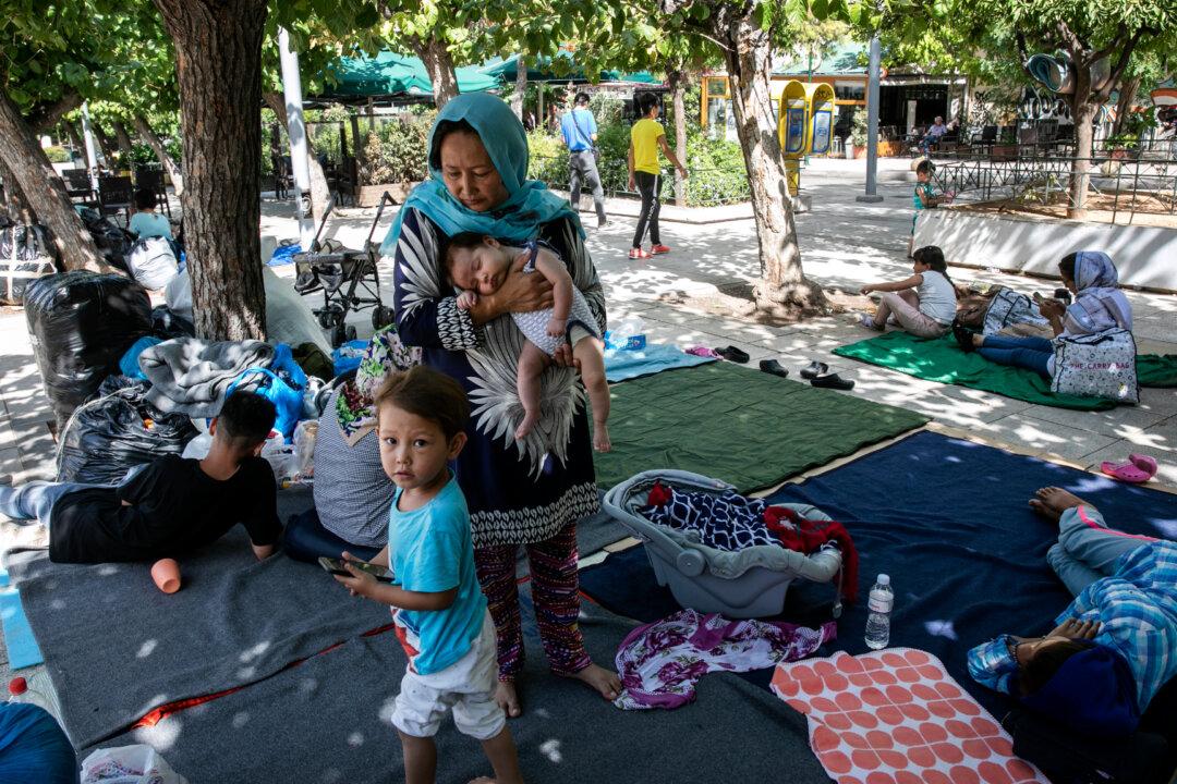 Minister: Over 10,000 Migrants Stopped from Entering Greece