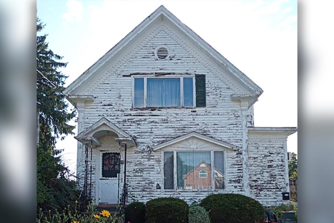 Elderly Couple Shamed by Neighbor for Unpainted Home Receives $43,000 in Donations