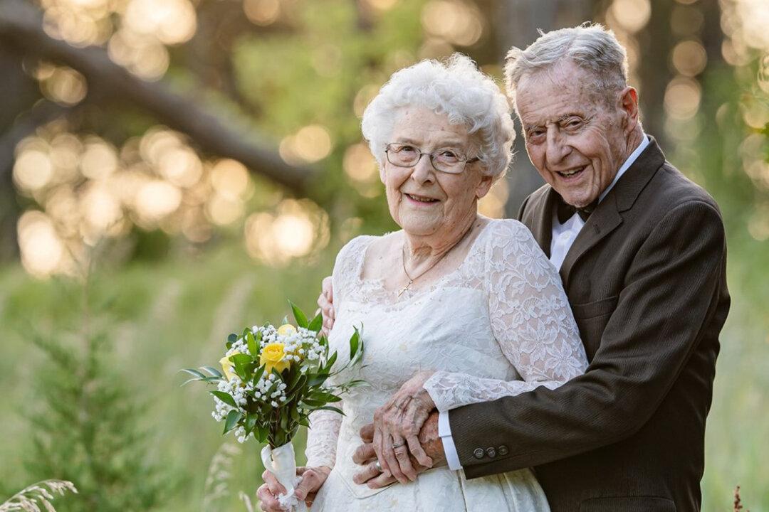 Couple, 88 and 81, Had a Touching Photoshoot in Original Wedding Attire for 60th Anniversary