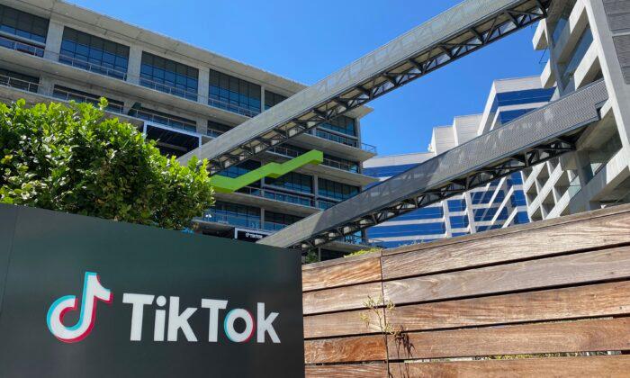Trump Approves ‘In Concept’ Oracle, Walmart Deal With Bytedance for TikTok