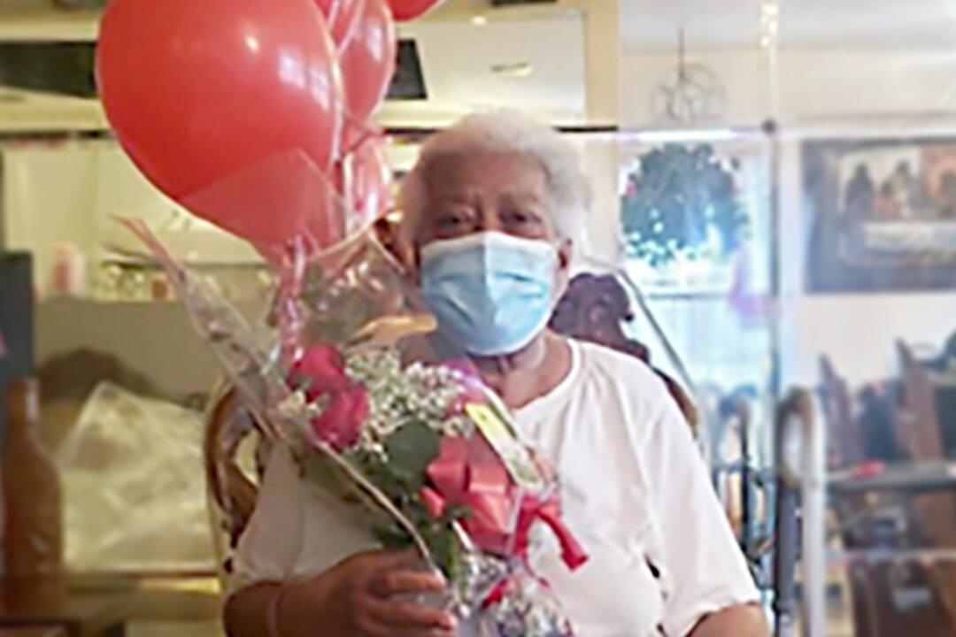 Great-Grandmother Beats CCP Virus After Five Months in Hospital and Rehab