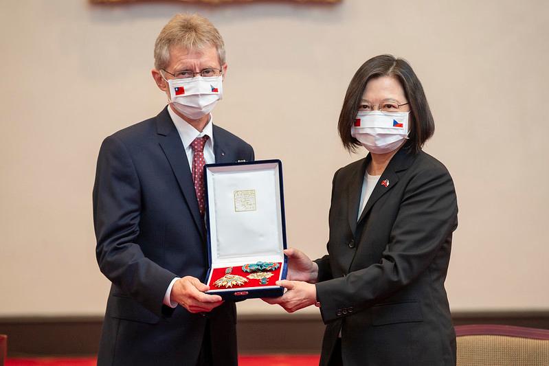 Taiwan President, Czech Senate President Meet to Bolster Bilateral Ties