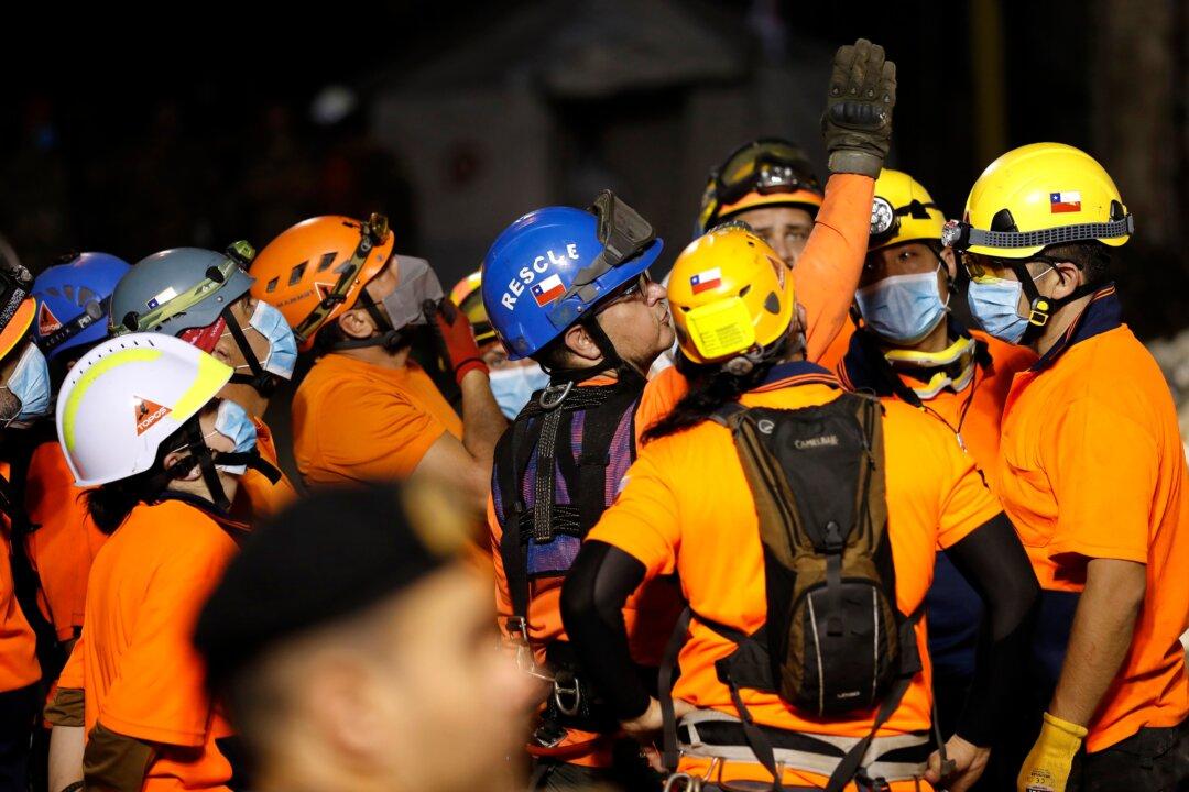 Search for Survivor in Beirut Rubble Grips Grieving Nation