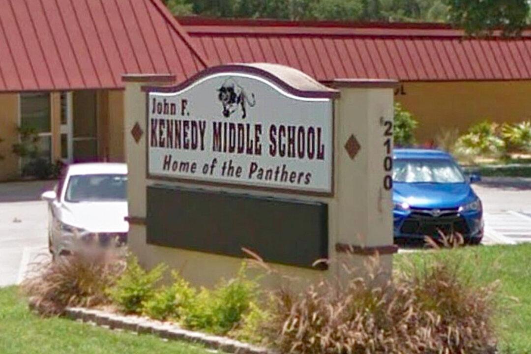 Broke Teacher Returns Lost Backpack Containing $6,000 in Cash: ‘People Have to Be Honest’