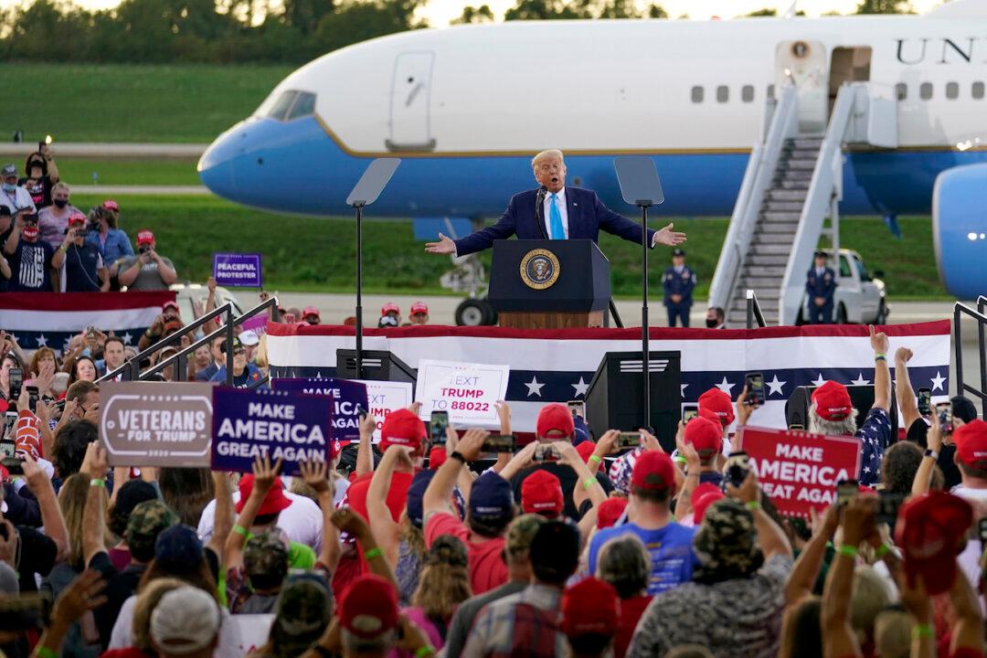 At Packed Rally in Pennsylvania, Trump Points to Concerns Over Unsolicited Mail Ballots