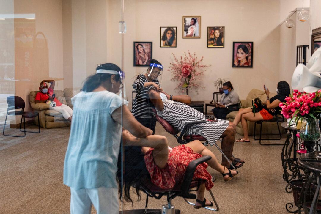 Unemployment Among Hispanic Women, Black Men Sees Sharpest Drop in August