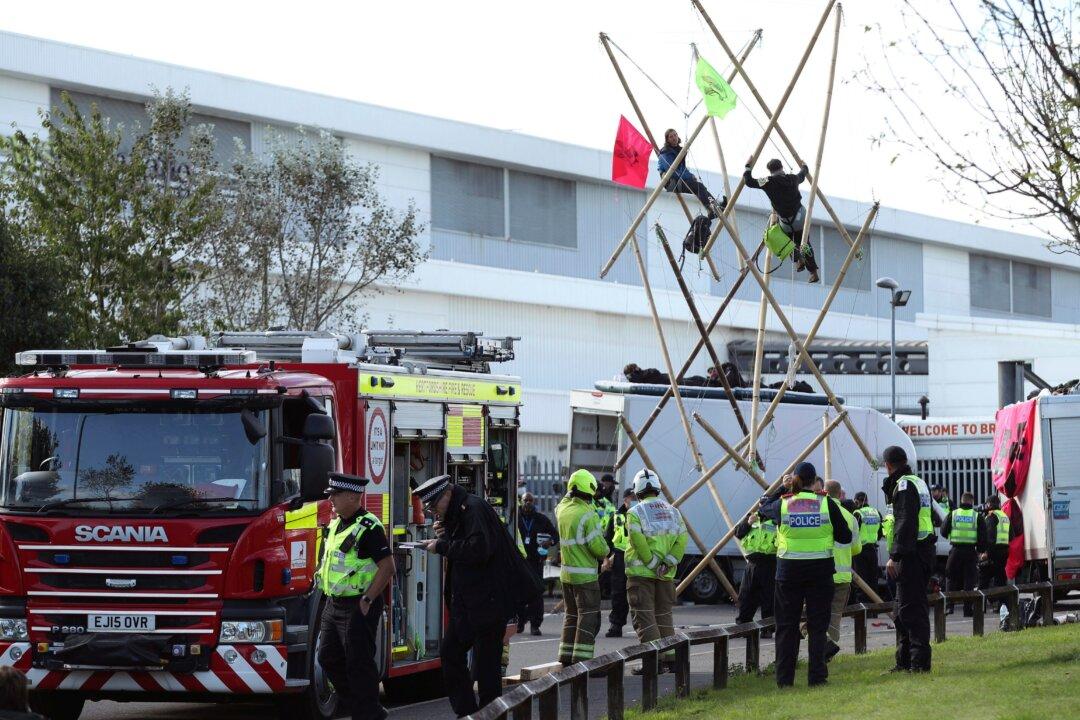 Climate Protesters Disrupt British Newspaper Distribution