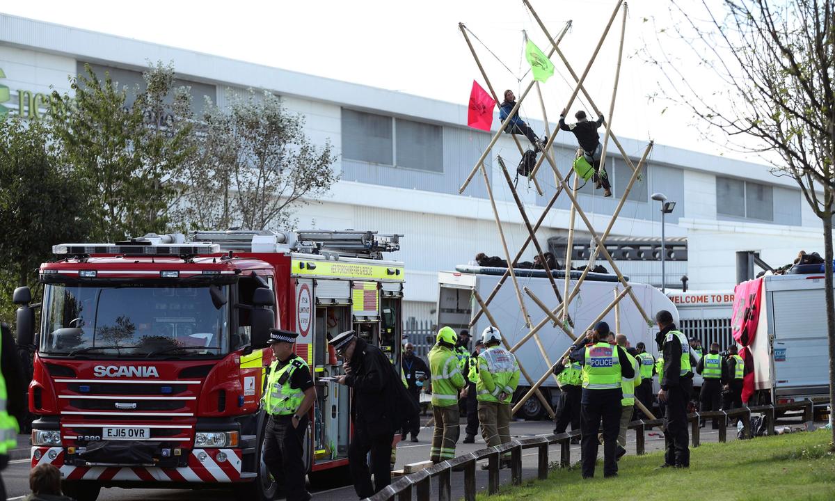 Climate Protesters Disrupt British Newspaper Distribution
