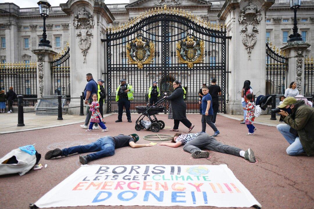 UK Climate Pledge ‘To Cost Hundreds of Billions of Pounds’: Watchdog