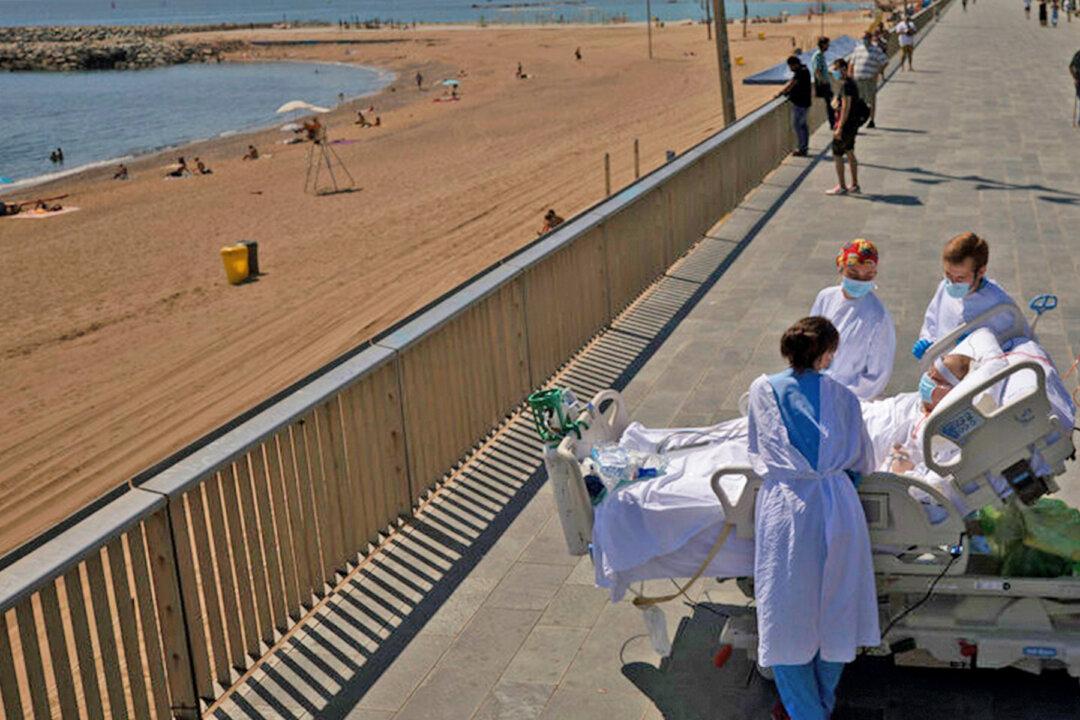Spanish Doctors Hope Short Beach Trips Can Help COVID-19 Patients in the ICU