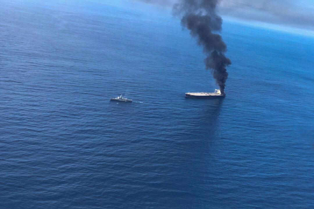 Ships, Aircraft Fight New Fire on Oil Tanker Off Sri Lanka