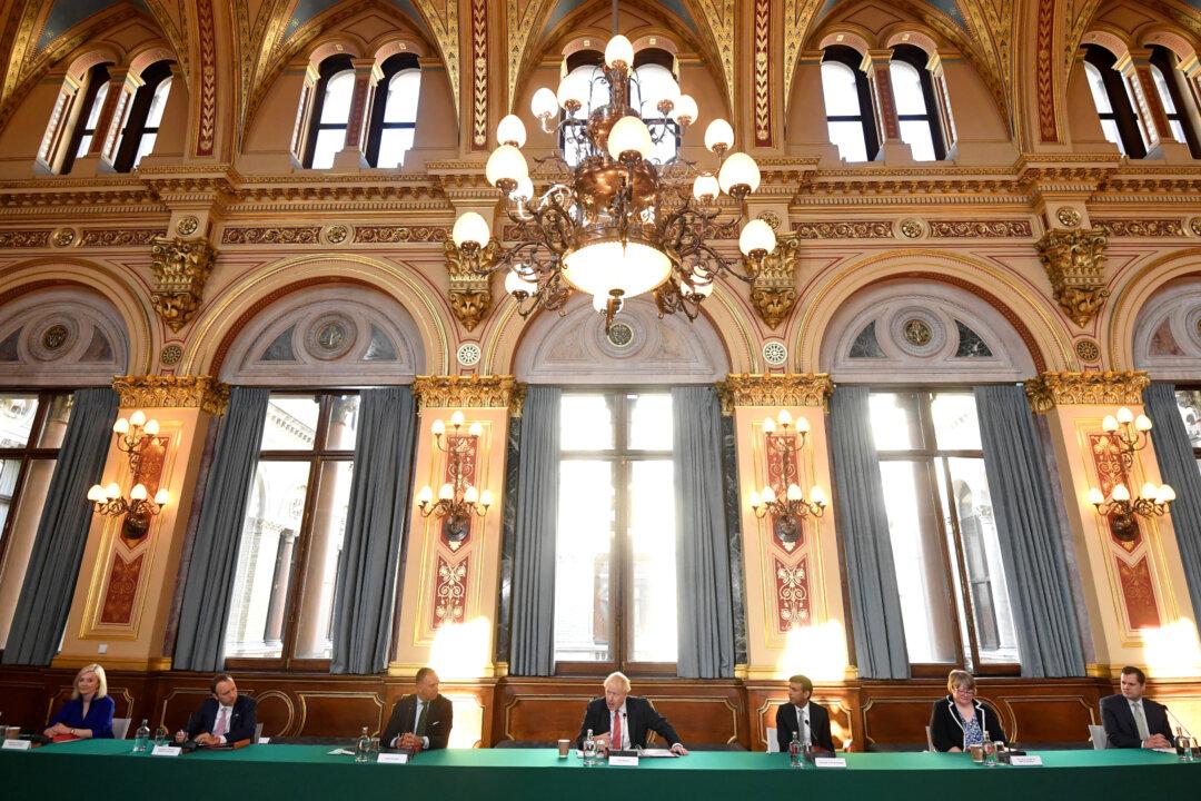 EU Warns UK on Commitments Ahead of More Brexit Trade Talks